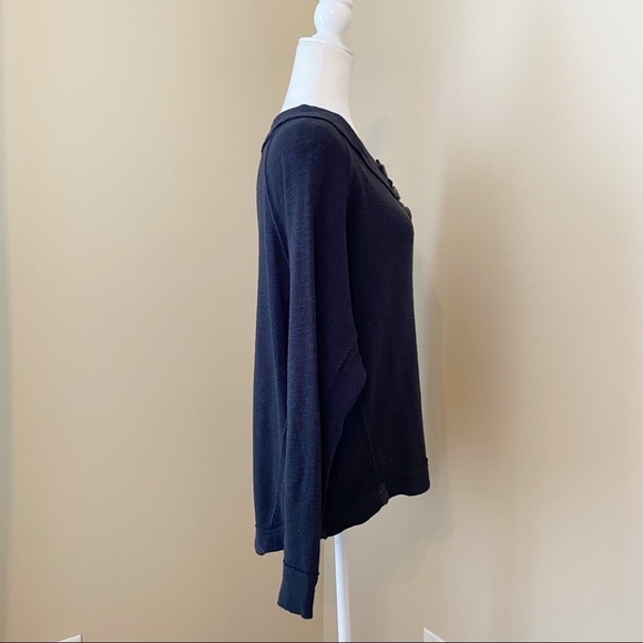 We the Free Asymmetrical Button Neckline Top - M - Picture 2 of 10
